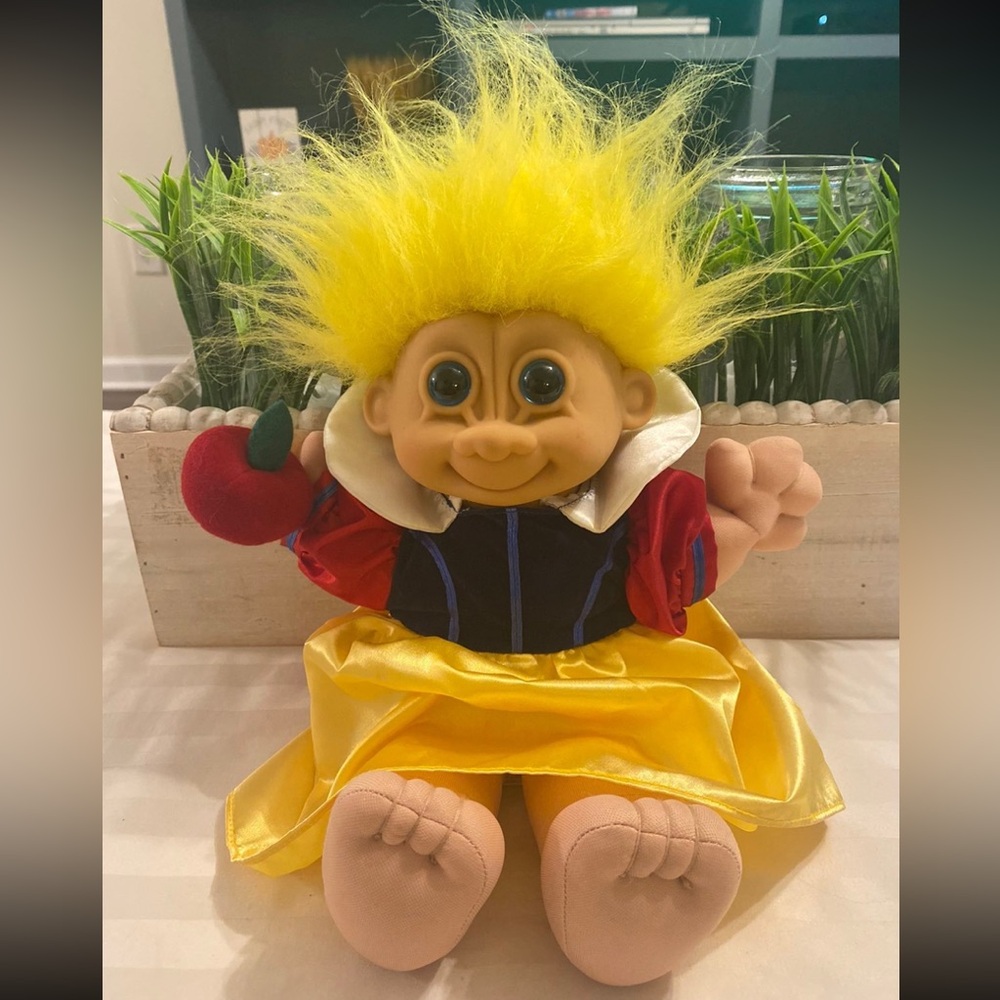 Russ Snow White Troll